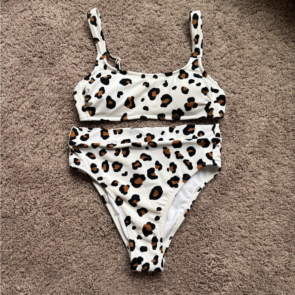 Leopard Print Bikini Set (Size M) – Like New 🐆